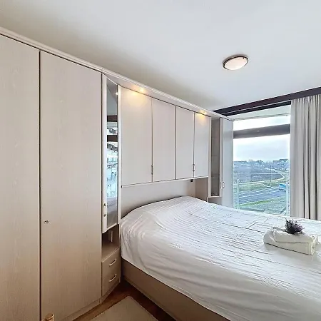 Flat Neptunus - Amazing Seaview In *